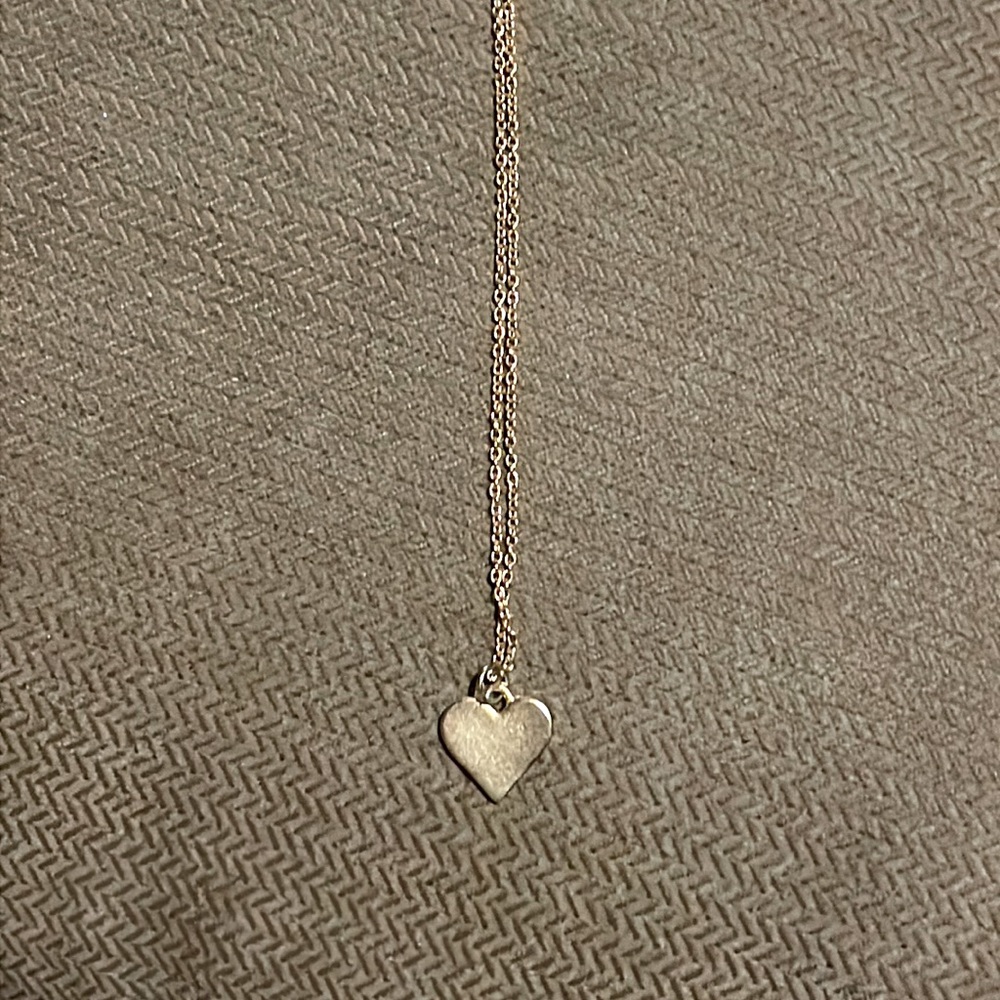 Dainty gold heart necklace